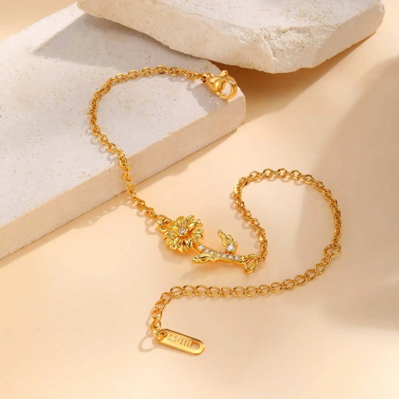 Cubic Zirconia Daisy Flower Bracelet – 3D Delicate Friendship Jewelry 🌼