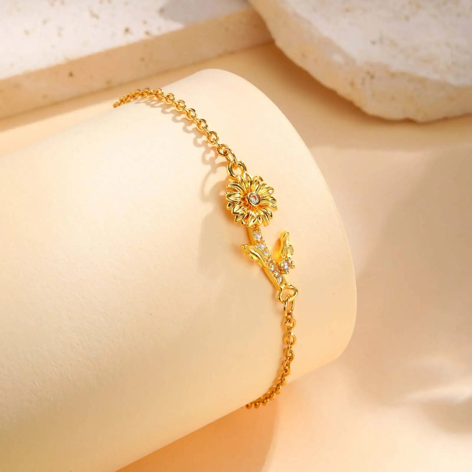 Cubic Zirconia Daisy Flower Bracelet – 3D Delicate Friendship Jewelry 🌼