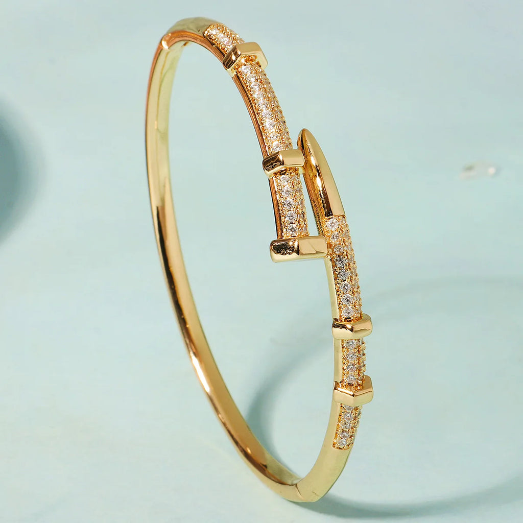 Classic Stainless Steel Nail Bracelet – Elegant Bangle with Sparkling Zircon