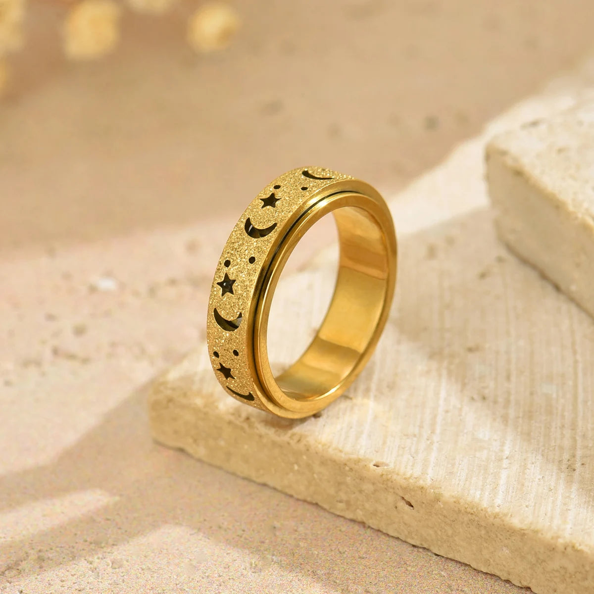 18K Gold Plated Moon & Star Spinner Ring – Unisex Anxiety Relief Jewelry 🌙⭐